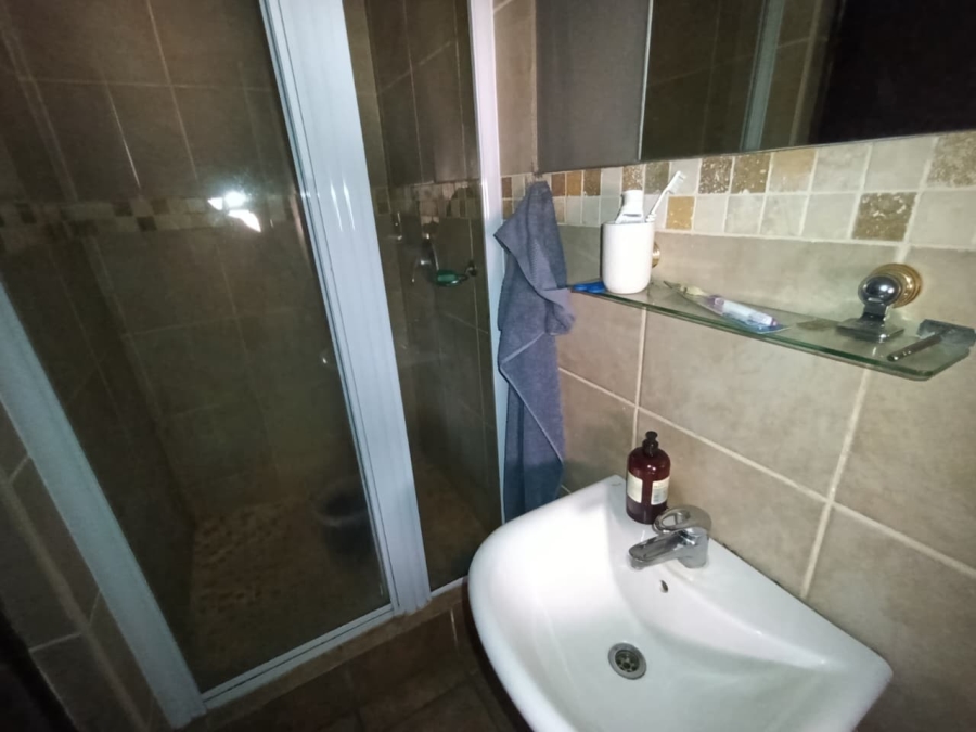 1 Bedroom Property for Sale in Vredenhof Sh Free State